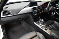 BMW 3シリーズ 320iﾂｰﾘﾝｸﾞ Mｽﾎﾟｰﾂｴﾃﾞｨｼｮﾝｼｬﾄﾞｰ LCI後期限定8Aｴﾝｼﾞﾝ ﾋｰﾀｰ付黒革 専用ﾀﾞｰｸLEDﾍｯﾄﾞﾗｲﾄ&ﾃｰﾙ 液晶ﾒｰﾀｰ 追従ACC ﾀｯﾁﾊﾟﾈﾙHDDﾅﾋﾞ 車線変更&逸脱&歩行者警告 衝突軽減ﾌﾞﾚｰｷ  19AW 電動Rｹﾞｰﾄ 前後PDC Bｶﾒﾗ  2年保証