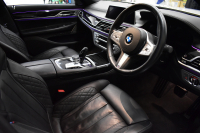 BMW 7シリーズ 740i Mｽﾎﾟｰﾂ LCI後期 ｻﾝﾙｰﾌ BMWﾚｰｻﾞｰLED 全席ﾋｰﾀｰ&ﾍﾞﾝﾁﾚｰｼｮﾝ付黒革 ACC HUD BMWﾗｲﾌﾞｺｯｸﾋﾟｯﾄ ﾀｯﾁﾊﾟﾈﾙﾅﾋﾞ3Dﾋﾞｭｰ ﾌﾙｾｸﾞ ﾊｰﾏﾝｶｰﾄﾞﾝ  液晶ﾒｰﾀｰ 20AW 車線変更&逸脱&歩行者警告 衝突軽減ﾌﾞﾚｰｷ 2年保証