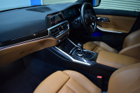 BMW 3シリーズ 320i Mｽﾎﾟｰﾂ 1ｵｰﾅｰ ｻﾝR ｲﾉﾍﾞｰｼｮﾝ&ﾊｲﾗｲﾝ&ｺﾝﾌｫｰﾄP ﾚｰｻﾞｰLEDﾗｲﾄ ﾋｰﾀｰ付ｺﾆｬｯｸ革 ACC HUD ﾊﾟｰｷﾝｸﾞｱｼｽﾄ ﾀｯﾁﾊﾟﾈﾙﾅﾋﾞ ｼﾞｪｽﾁｬｰｺﾝﾄﾛｰﾙ 電動ﾄﾗﾝｸ HiFiｽﾋﾟｰｶｰ ｳｯﾄﾞｲﾝﾃﾘｱ ｱｯﾌﾟﾙｶｰﾌﾟﾚｲ 18AW 2年保証