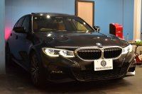 BMW 3シリーズ 320i Mｽﾎﾟｰﾂ 1ｵｰﾅｰ ｻﾝR ｲﾉﾍﾞｰｼｮﾝ&ﾊｲﾗｲﾝ&ｺﾝﾌｫｰﾄP ﾚｰｻﾞｰLEDﾗｲﾄ ﾋｰﾀｰ付ｺﾆｬｯｸ革 ACC HUD ﾊﾟｰｷﾝｸﾞｱｼｽﾄ ﾀｯﾁﾊﾟﾈﾙﾅﾋﾞ ｼﾞｪｽﾁｬｰｺﾝﾄﾛｰﾙ 電動ﾄﾗﾝｸ HiFiｽﾋﾟｰｶｰ ｳｯﾄﾞｲﾝﾃﾘｱ ｱｯﾌﾟﾙｶｰﾌﾟﾚｲ 18AW 2年保証