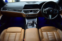 BMW 3シリーズ 320i Mｽﾎﾟｰﾂ 1ｵｰﾅｰ ｻﾝR ｲﾉﾍﾞｰｼｮﾝ&ﾊｲﾗｲﾝ&ｺﾝﾌｫｰﾄP ﾚｰｻﾞｰLEDﾗｲﾄ ﾋｰﾀｰ付ｺﾆｬｯｸ革 ACC HUD ﾊﾟｰｷﾝｸﾞｱｼｽﾄ ﾀｯﾁﾊﾟﾈﾙﾅﾋﾞ ｼﾞｪｽﾁｬｰｺﾝﾄﾛｰﾙ 電動ﾄﾗﾝｸ HiFiｽﾋﾟｰｶｰ ｳｯﾄﾞｲﾝﾃﾘｱ ｱｯﾌﾟﾙｶｰﾌﾟﾚｲ 18AW 2年保証