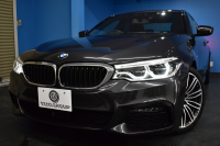 BMW 5シリーズ 523i Mｽﾎﾟｰﾂ 1ｵｰﾅｰ ﾊｲﾗｲﾝP 変更後全面液晶ﾒｰﾀｰﾊﾟﾈﾙ 全席ﾋｰﾀｰ付黒革 HUD LEDﾍｯﾄﾞﾗｲﾄ 追従ACC 車線変更&逸脱警告 衝突軽減B ﾀｯﾁﾊﾟﾈﾙ対応iﾄﾞﾗｲﾌﾞHDDﾅﾋﾞﾌﾙｾｸﾞ 全周囲ｶﾒﾗ3Dﾋﾞｭｰ 電動ﾄﾗﾝｸ 19AW 2年保証