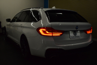 BMW 5シリーズ 523i ﾂｰﾘﾝｸﾞ Mｽﾎﾟｰﾂ 1ｵｰﾅｰ ｾﾚｸﾄ&ﾊｲﾗｲﾝP ﾊﾟﾉﾗﾏｻﾝR 4ｿﾞｰﾝAC 変更後全面液晶ﾒｰﾀｰ Mﾊﾟﾌｫｰﾏﾝｽ20AW 全席ﾋｰﾀｰ付黒革 HUD LEDﾍｯﾄﾞﾗｲﾄ 追従ACC 車線変更&逸脱警告 衝突軽減B ﾀｯﾁﾊﾟﾈﾙHDDﾅﾋﾞ 全周囲ｶﾒﾗ3Dﾋﾞｭｰ ﾊｰﾏﾝｶｰﾄﾞﾝ 電動Rｹﾞｰﾄ 2年保証