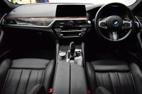 BMW 5シリーズ 523i Mｽﾎﾟｰﾂ 1ｵｰﾅｰ ﾊｲﾗｲﾝP 変更後全面液晶ﾒｰﾀｰﾊﾟﾈﾙ 全席ﾋｰﾀｰ付黒革 HUD LEDﾍｯﾄﾞﾗｲﾄ 追従ACC 車線変更&逸脱警告 衝突軽減B ﾀｯﾁﾊﾟﾈﾙ対応iﾄﾞﾗｲﾌﾞHDDﾅﾋﾞﾌﾙｾｸﾞ 全周囲ｶﾒﾗ3Dﾋﾞｭｰ 電動ﾄﾗﾝｸ 19AW 2年保証