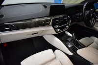 BMW 5シリーズ 530e Mｽﾎﾟｰﾂ PHEV 変更後全面液晶ﾒｰﾀｰ 全席ﾋｰﾀｰ付白革 LEDﾍｯﾄﾞﾗｲﾄ 追従ACC HUD 車線変更&逸脱警告 衝突軽減B ﾀｯﾁﾊﾟﾈﾙ対応iﾄﾞﾗｲﾌﾞHDDﾅﾋﾞﾌﾙｾｸﾞ 3Dﾋﾞｭｰ全周囲ｶﾒﾗ Pｱｼｽﾄ 電動ﾄﾗﾝｸ 2年保証