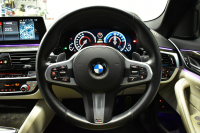 BMW 5シリーズ 530e Mｽﾎﾟｰﾂ PHEV 変更後全面液晶ﾒｰﾀｰ 全席ﾋｰﾀｰ付白革 LEDﾍｯﾄﾞﾗｲﾄ 追従ACC HUD 車線変更&逸脱警告 衝突軽減B ﾀｯﾁﾊﾟﾈﾙ対応iﾄﾞﾗｲﾌﾞHDDﾅﾋﾞﾌﾙｾｸﾞ 3Dﾋﾞｭｰ全周囲ｶﾒﾗ Pｱｼｽﾄ 電動ﾄﾗﾝｸ 2年保証