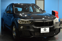 BMW X1 Xﾄﾞﾗｲﾌﾞ18d Mｽﾎﾟｰﾂ 中期ﾓﾃﾞﾙ 4WD ﾋｰﾀｰ付黒革 ｱﾄﾞﾊﾞﾝｽﾄﾞｱｸﾃｨﾌﾞｾｰﾌﾃｨ&ｺﾝﾌｫｰﾄP 追従ACC HUD 18AW NEWﾃﾞｻﾞｲﾝﾒｰﾀｰ LEDﾍｯﾄﾞﾗｲﾄ ﾀｯﾁﾊﾟﾈﾙHDDﾅﾋﾞBｶﾒﾗ 前後PDC  衝突軽減B 車線逸脱&歩行者警告 電動Rｹﾞｰﾄ ｽﾏｰﾄｷｰ 2年保証