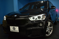 BMW X1 Xﾄﾞﾗｲﾌﾞ18d Mｽﾎﾟｰﾂ 中期ﾓﾃﾞﾙ 4WD ﾋｰﾀｰ付黒革 ｱﾄﾞﾊﾞﾝｽﾄﾞｱｸﾃｨﾌﾞｾｰﾌﾃｨ&ｺﾝﾌｫｰﾄP 追従ACC HUD 18AW NEWﾃﾞｻﾞｲﾝﾒｰﾀｰ LEDﾍｯﾄﾞﾗｲﾄ ﾀｯﾁﾊﾟﾈﾙHDDﾅﾋﾞBｶﾒﾗ 前後PDC  衝突軽減B 車線逸脱&歩行者警告 電動Rｹﾞｰﾄ ｽﾏｰﾄｷｰ 2年保証
