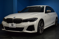 BMW 3シリーズ M340i Xﾄﾞﾗｲﾌﾞ R7年4月迄新車保証付 ﾋｰﾀｰ付黒革 ACC HUD ﾚｰｻﾞｰLEDﾗｲﾄ 可変Mｻｽ Mｽﾎﾟｰﾂﾌﾞﾚｰｷ harman/kardon 側面衝突&車線変更&逸脱警告 後退ｱｼｽﾄ ｼﾞｪｽﾁｬｰC付ﾀｯﾁﾊﾟﾈﾙﾅﾋﾞ全周囲ｶﾒﾗ 電動ﾄﾗﾝｸ 2年保証