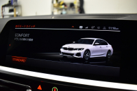 BMW 3シリーズ M340i Xﾄﾞﾗｲﾌﾞ R7年4月迄新車保証付 ﾋｰﾀｰ付黒革 ACC HUD ﾚｰｻﾞｰLEDﾗｲﾄ 可変Mｻｽ Mｽﾎﾟｰﾂﾌﾞﾚｰｷ harman/kardon 側面衝突&車線変更&逸脱警告 後退ｱｼｽﾄ ｼﾞｪｽﾁｬｰC付ﾀｯﾁﾊﾟﾈﾙﾅﾋﾞ全周囲ｶﾒﾗ 電動ﾄﾗﾝｸ 2年保証