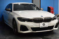 BMW 3シリーズ M340i Xﾄﾞﾗｲﾌﾞ R7年4月迄新車保証付 ﾋｰﾀｰ付黒革 ACC HUD ﾚｰｻﾞｰLEDﾗｲﾄ 可変Mｻｽ Mｽﾎﾟｰﾂﾌﾞﾚｰｷ harman/kardon 側面衝突&車線変更&逸脱警告 後退ｱｼｽﾄ ｼﾞｪｽﾁｬｰC付ﾀｯﾁﾊﾟﾈﾙﾅﾋﾞ全周囲ｶﾒﾗ 電動ﾄﾗﾝｸ 2年保証