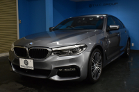 BMW 5シリーズ 530e Mｽﾎﾟｰﾂ PHEV ｻﾝﾙｰﾌ ﾊｲﾗｲﾝP 全席ﾋｰﾀｰ付黒革 Mｽﾎﾟｰﾂﾌﾞﾚｰｷ LEDﾍｯﾄﾞﾗｲﾄ ACC HUD 車線変更&逸脱&歩行者警告 衝突軽減B ｼﾞｪｽﾁｬｰC付ﾀｯﾁﾊﾟﾈﾙHDDﾅﾋﾞﾌﾙｾｸﾞ 全周囲ｶﾒﾗ3Dﾋﾞｭｰ 液晶ﾒｰﾀｰ 電動ﾄﾗﾝｸ 19AW 2年保証