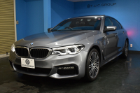BMW 5シリーズ 530e Mｽﾎﾟｰﾂ PHEV ｻﾝﾙｰﾌ ﾊｲﾗｲﾝP 全席ﾋｰﾀｰ付黒革 Mｽﾎﾟｰﾂﾌﾞﾚｰｷ LEDﾍｯﾄﾞﾗｲﾄ ACC HUD 車線変更&逸脱&歩行者警告 衝突軽減B ｼﾞｪｽﾁｬｰC付ﾀｯﾁﾊﾟﾈﾙHDDﾅﾋﾞﾌﾙｾｸﾞ 全周囲ｶﾒﾗ3Dﾋﾞｭｰ 液晶ﾒｰﾀｰ 電動ﾄﾗﾝｸ 19AW 2年保証