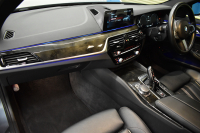 BMW 5シリーズ 530e Mｽﾎﾟｰﾂ PHEV ｻﾝﾙｰﾌ ﾊｲﾗｲﾝP 全席ﾋｰﾀｰ付黒革 Mｽﾎﾟｰﾂﾌﾞﾚｰｷ LEDﾍｯﾄﾞﾗｲﾄ ACC HUD 車線変更&逸脱&歩行者警告 衝突軽減B ｼﾞｪｽﾁｬｰC付ﾀｯﾁﾊﾟﾈﾙHDDﾅﾋﾞﾌﾙｾｸﾞ 全周囲ｶﾒﾗ3Dﾋﾞｭｰ 液晶ﾒｰﾀｰ 電動ﾄﾗﾝｸ 19AW 2年保証