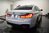 BMW 5シリーズ 530e Mｽﾎﾟｰﾂ PHEV ｻﾝR ｲﾉﾍﾞｰｼｮﾝ&ﾊｲﾗｲﾝP 変更後全面液晶ﾒｰﾀｰ 4ｿﾞｰﾝAC 全席ﾋｰﾀｰ付黒革 Mｽﾎﾟｰﾂﾌﾞﾚｰｷ LEDﾍｯﾄﾞﾗｲﾄ ACC HUD LCW ﾊｰﾏﾝｶｰﾄﾞﾝ  ｼﾞｪｽﾁｬｰC付ﾀｯﾁﾊﾟﾈﾙHDDﾅﾋﾞﾌﾙｾｸﾞ 全周ｶﾒﾗ3Dﾋﾞｭｰ 電動ﾄﾗﾝｸ 19AW ﾜｲﾔﾚｽ充電 2年保証