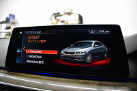 BMW 5シリーズ 530e Mｽﾎﾟｰﾂ PHEV ｻﾝR ｲﾉﾍﾞｰｼｮﾝ&ﾊｲﾗｲﾝP 変更後全面液晶ﾒｰﾀｰ 4ｿﾞｰﾝAC 全席ﾋｰﾀｰ付黒革 Mｽﾎﾟｰﾂﾌﾞﾚｰｷ LEDﾍｯﾄﾞﾗｲﾄ ACC HUD LCW ﾊｰﾏﾝｶｰﾄﾞﾝ  ｼﾞｪｽﾁｬｰC付ﾀｯﾁﾊﾟﾈﾙHDDﾅﾋﾞﾌﾙｾｸﾞ 全周ｶﾒﾗ3Dﾋﾞｭｰ 電動ﾄﾗﾝｸ 19AW ﾜｲﾔﾚｽ充電 2年保証