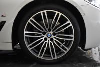 BMW 5シリーズ 530e Mｽﾎﾟｰﾂ PHEV ｻﾝR ｲﾉﾍﾞｰｼｮﾝ&ﾊｲﾗｲﾝP 変更後全面液晶ﾒｰﾀｰ 4ｿﾞｰﾝAC 全席ﾋｰﾀｰ付黒革 Mｽﾎﾟｰﾂﾌﾞﾚｰｷ LEDﾍｯﾄﾞﾗｲﾄ ACC HUD LCW ﾊｰﾏﾝｶｰﾄﾞﾝ  ｼﾞｪｽﾁｬｰC付ﾀｯﾁﾊﾟﾈﾙHDDﾅﾋﾞﾌﾙｾｸﾞ 全周ｶﾒﾗ3Dﾋﾞｭｰ 電動ﾄﾗﾝｸ 19AW ﾜｲﾔﾚｽ充電 2年保証