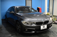 BMW 4シリーズ 420i ｸﾞﾗﾝｸｰﾍﾟ ｲﾝｽﾀｲﾙ 限定車 追従ACC HUD ｱﾀﾞﾌﾟﾃｨﾌﾞLEDﾍｯﾄﾞﾗｲﾄ ﾋｰﾀｰ付茶革 19AW ｻﾃﾝｱﾙﾐﾓｰﾙ ｳｯﾄﾞｲﾝﾃﾘｱ ﾀｯﾁﾊﾟｯﾄﾞHDDﾅﾋﾞBｶﾒﾗ 車線変更&逸脱&歩行者警告 衝突軽減B 電動Rｹﾞｰﾄ  2年保証