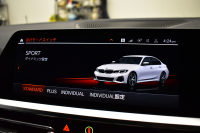 BMW 3シリーズ M340i Xﾄﾞﾗｲﾌﾞ ｲﾉﾍﾞｰｼｮﾝP ﾋｰﾀｰ付黒革 ACC HUD ﾚｰｻﾞｰLEDﾗｲﾄ 可変Mｻｽ Mｽﾎﾟｰﾂﾌﾞﾚｰｷ ｼﾞｪｽﾁｬｰCﾀｯﾁﾊﾟﾈﾙﾅﾋﾞ全周囲ｶﾒ駐車ｱｼｽﾄ ﾊｰﾏﾝｶｰﾄﾞﾝｽﾋﾟｰｶｰ Mperformanceｶｰﾎﾞﾝｲﾝﾃﾘｱﾄﾘﾑ 側面衝突&車線変更&逸脱警告 2年保証