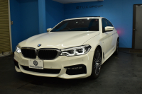 BMW 5シリーズ 530i Mｽﾎﾟｰﾂ ｲﾉﾍﾞｰｼｮﾝ＆ﾊｲﾗｲﾝP ｻﾝﾙｰﾌ 液晶ﾒｰﾀｰ  高出力ﾓﾃﾞﾙ  全席ﾋｰﾀｰ付黒革 HUD LEDﾍｯﾄﾞﾗｲﾄ 追従ACC 車線変更警告 ﾜｲﾔﾚｽ充電 ｼﾞｪｽﾁｬｰC ﾀｯﾁﾊﾟﾈﾙ対応iﾄﾞﾗｲﾌﾞHDDﾅﾋﾞﾌﾙｾｸﾞ 3Dﾋﾞｭｰ Pｱｼｽﾄﾌﾟﾗｽ 電動ﾄﾗﾝｸ 2年保証