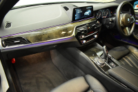 BMW 5シリーズ 530i Mｽﾎﾟｰﾂ ｲﾉﾍﾞｰｼｮﾝ＆ﾊｲﾗｲﾝP ｻﾝﾙｰﾌ 液晶ﾒｰﾀｰ  高出力ﾓﾃﾞﾙ  全席ﾋｰﾀｰ付黒革 HUD LEDﾍｯﾄﾞﾗｲﾄ 追従ACC 車線変更警告 ﾜｲﾔﾚｽ充電 ｼﾞｪｽﾁｬｰC ﾀｯﾁﾊﾟﾈﾙ対応iﾄﾞﾗｲﾌﾞHDDﾅﾋﾞﾌﾙｾｸﾞ 3Dﾋﾞｭｰ Pｱｼｽﾄﾌﾟﾗｽ 電動ﾄﾗﾝｸ 2年保証