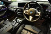 BMW 5シリーズ 530i Mｽﾎﾟｰﾂ ｲﾉﾍﾞｰｼｮﾝ＆ﾊｲﾗｲﾝP ｻﾝﾙｰﾌ 液晶ﾒｰﾀｰ  高出力ﾓﾃﾞﾙ  全席ﾋｰﾀｰ付黒革 HUD LEDﾍｯﾄﾞﾗｲﾄ 追従ACC 車線変更警告 ﾜｲﾔﾚｽ充電 ｼﾞｪｽﾁｬｰC ﾀｯﾁﾊﾟﾈﾙ対応iﾄﾞﾗｲﾌﾞHDDﾅﾋﾞﾌﾙｾｸﾞ 3Dﾋﾞｭｰ Pｱｼｽﾄﾌﾟﾗｽ 電動ﾄﾗﾝｸ 2年保証