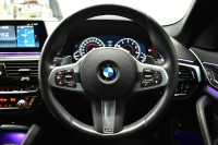 BMW 5シリーズ 530i Mｽﾎﾟｰﾂ ｲﾉﾍﾞｰｼｮﾝ＆ﾊｲﾗｲﾝP ｻﾝﾙｰﾌ 液晶ﾒｰﾀｰ  高出力ﾓﾃﾞﾙ  全席ﾋｰﾀｰ付黒革 HUD LEDﾍｯﾄﾞﾗｲﾄ 追従ACC 車線変更警告 ﾜｲﾔﾚｽ充電 ｼﾞｪｽﾁｬｰC ﾀｯﾁﾊﾟﾈﾙ対応iﾄﾞﾗｲﾌﾞHDDﾅﾋﾞﾌﾙｾｸﾞ 3Dﾋﾞｭｰ Pｱｼｽﾄﾌﾟﾗｽ 電動ﾄﾗﾝｸ 2年保証