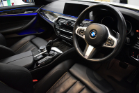 BMW 5シリーズ 530i Mｽﾎﾟｰﾂ ｲﾉﾍﾞｰｼｮﾝ＆ﾊｲﾗｲﾝP ｻﾝﾙｰﾌ 液晶ﾒｰﾀｰ  高出力ﾓﾃﾞﾙ  全席ﾋｰﾀｰ付黒革 HUD LEDﾍｯﾄﾞﾗｲﾄ 追従ACC 車線変更警告 ﾜｲﾔﾚｽ充電 ｼﾞｪｽﾁｬｰC ﾀｯﾁﾊﾟﾈﾙ対応iﾄﾞﾗｲﾌﾞHDDﾅﾋﾞﾌﾙｾｸﾞ 3Dﾋﾞｭｰ Pｱｼｽﾄﾌﾟﾗｽ 電動ﾄﾗﾝｸ 2年保証