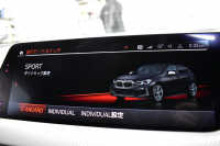 BMW 1シリーズ M135i xDrive 期間限定特別掲載 4WD ﾃﾞﾋﾞｭｰP ﾋｰﾀｰ付電動Mｽﾎﾟｰﾂｼｰﾄ 可変ｻｽﾍﾟﾝｼｮﾝ Mｼｰﾄﾍﾞﾙﾄ Mｽﾎﾟｰﾂﾌﾞﾚｰｷ 追従ACC BMWﾗｲﾌﾞｺｯｸﾋﾟｯﾄ ﾀｯﾁﾊﾟﾈﾙﾅﾋﾞ ｱｯﾌﾟﾙｶｰﾌﾟﾚｲ LEDﾍｯﾄﾞﾗｲﾄ 電動Rｹﾞｰﾄ 2年保証