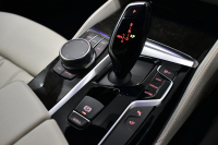 BMW 5シリーズ 530i Mｽﾎﾟｰﾂ 高出力ﾓﾃﾞﾙ ｻﾝﾙｰﾌ ﾃﾞﾋﾞｭｰP 全席ﾋｰﾀｰ付ｱｲﾎﾞﾘｰ革 ｿﾌﾄｸﾛｰｽﾞﾄﾞｱ HUD LEDﾍｯﾄﾞﾗｲﾄ 追従ACC H&Rﾀﾞｳﾝｻｽ LCW 液晶ﾒｰﾀｰ ｼﾞｪｽﾁｬｰ付ﾀｯﾁﾊﾟﾈﾙ対応iﾄﾞﾗｲﾌﾞHDDﾅﾋﾞﾌﾙｾｸﾞ 全周囲ｶﾒﾗ3DﾋﾞｭｰPｱｼｽﾄ 電動ﾄﾗﾝｸ 2年保証