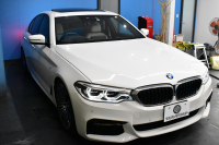 BMW 5シリーズ 530i Mｽﾎﾟｰﾂ 高出力ﾓﾃﾞﾙ ｻﾝﾙｰﾌ ﾃﾞﾋﾞｭｰP 全席ﾋｰﾀｰ付ｱｲﾎﾞﾘｰ革 ｿﾌﾄｸﾛｰｽﾞﾄﾞｱ HUD LEDﾍｯﾄﾞﾗｲﾄ 追従ACC H&Rﾀﾞｳﾝｻｽ LCW 液晶ﾒｰﾀｰ ｼﾞｪｽﾁｬｰ付ﾀｯﾁﾊﾟﾈﾙ対応iﾄﾞﾗｲﾌﾞHDDﾅﾋﾞﾌﾙｾｸﾞ 全周囲ｶﾒﾗ3DﾋﾞｭｰPｱｼｽﾄ 電動ﾄﾗﾝｸ 2年保証