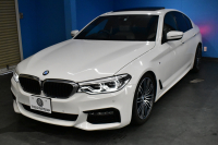 BMW 5シリーズ 530i Mｽﾎﾟｰﾂ 高出力ﾓﾃﾞﾙ ｻﾝﾙｰﾌ ﾃﾞﾋﾞｭｰP 全席ﾋｰﾀｰ付ｱｲﾎﾞﾘｰ革 ｿﾌﾄｸﾛｰｽﾞﾄﾞｱ HUD LEDﾍｯﾄﾞﾗｲﾄ 追従ACC H&Rﾀﾞｳﾝｻｽ LCW 液晶ﾒｰﾀｰ ｼﾞｪｽﾁｬｰ付ﾀｯﾁﾊﾟﾈﾙ対応iﾄﾞﾗｲﾌﾞHDDﾅﾋﾞﾌﾙｾｸﾞ 全周囲ｶﾒﾗ3DﾋﾞｭｰPｱｼｽﾄ 電動ﾄﾗﾝｸ 2年保証