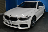 BMW 5シリーズ 530i Mｽﾎﾟｰﾂ 高出力ﾓﾃﾞﾙ ｻﾝﾙｰﾌ ﾃﾞﾋﾞｭｰP 全席ﾋｰﾀｰ付ｱｲﾎﾞﾘｰ革 ｿﾌﾄｸﾛｰｽﾞﾄﾞｱ HUD LEDﾍｯﾄﾞﾗｲﾄ 追従ACC H&Rﾀﾞｳﾝｻｽ LCW 液晶ﾒｰﾀｰ ｼﾞｪｽﾁｬｰ付ﾀｯﾁﾊﾟﾈﾙ対応iﾄﾞﾗｲﾌﾞHDDﾅﾋﾞﾌﾙｾｸﾞ 全周囲ｶﾒﾗ3DﾋﾞｭｰPｱｼｽﾄ 電動ﾄﾗﾝｸ 2年保証