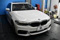 BMW 5シリーズ 530i Mｽﾎﾟｰﾂ 高出力ﾓﾃﾞﾙ ｻﾝﾙｰﾌ ﾃﾞﾋﾞｭｰP 全席ﾋｰﾀｰ付ｱｲﾎﾞﾘｰ革 ｿﾌﾄｸﾛｰｽﾞﾄﾞｱ HUD LEDﾍｯﾄﾞﾗｲﾄ 追従ACC H&Rﾀﾞｳﾝｻｽ LCW 液晶ﾒｰﾀｰ ｼﾞｪｽﾁｬｰ付ﾀｯﾁﾊﾟﾈﾙ対応iﾄﾞﾗｲﾌﾞHDDﾅﾋﾞﾌﾙｾｸﾞ 全周囲ｶﾒﾗ3DﾋﾞｭｰPｱｼｽﾄ 電動ﾄﾗﾝｸ 2年保証