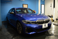 BMW 3シリーズ M340i Xﾄﾞﾗｲﾌﾞ ｲﾉﾍﾞｰｼｮﾝP ﾋｰﾀｰ付黒革 ACC HUD ﾚｰｻﾞｰLEDﾗｲﾄ 可変Mｻｽ 19AW Mｽﾎﾟｰﾂﾌﾞﾚｰｷ ｼﾞｪｽﾁｬｰC付ﾀｯﾁﾊﾟﾈﾙﾅﾋﾞ全周囲ｶﾒ駐車ｱｼｽﾄ ﾊｰﾏﾝｶｰﾄﾞﾝ 側面衝突&車線変更&逸脱警告 2年保証