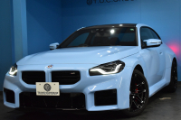 BMW Mシリーズ M2ｸｰﾍﾟ 6速MT 新車保証R8年4月迄 ｶｰﾎﾞﾝﾙｰﾌ ﾊｲﾗｲﾝP ｶｰﾌﾞﾄﾞﾃﾞｨｽﾌﾟﾚｲ ﾋｰﾀｰ付黒革Mｽﾎﾟｰﾂｼｰﾄ(専用ﾊｲﾗｲﾄ付) ｶｰﾎﾞﾝｲﾝﾃﾘｱﾄﾘﾑ 可変Mｻｽ Mｺﾝﾊﾟｳﾝﾄﾞﾌﾞﾚｰｷ HUD BMWﾗｲﾌﾞｺｯｸﾋﾟｯﾄ ﾅﾋﾞ ｱｯﾌﾟﾙｶｰﾌﾟﾚｲ LEDﾍｯﾄﾞﾗｲﾄ 2年保証