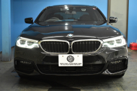 BMW 5シリーズ 540i Xﾄﾞﾗｲﾌﾞ Mｽﾎﾟｰﾂ 型式変更後ﾓﾃﾞﾙ 4WD ｺﾝﾌｫｰﾄ&ｾﾚｸﾄ&ﾊｲﾗｲﾝP ﾗｲﾌﾞｺｯｸﾋﾟｯﾄ ｻﾝﾙｰﾌ harman/kardon Fﾍﾞﾝﾁﾚｰｼｮﾝ&ﾏｯｻｰｼﾞ 全席ﾋｰﾀｰ付黒革 Mｽﾎﾟｰﾂﾌﾞﾚｰｷ LEDﾍｯﾄﾞ 液晶ﾒｰﾀｰ ACC HUD LCW  ﾀｯﾁﾊﾟﾈﾙﾅﾋﾞ全周囲ｶﾒﾗ ﾌﾙｾｸﾞ 2年保証