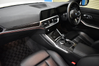 BMW 3シリーズ 330iﾂｰﾘﾝｸﾞ Mｽﾎﾟｰﾂ 高出力 ｲﾉﾍﾞｰｼｮﾝ&ﾊｲﾗｲﾝ&ｻｳﾝﾄﾞ＆ｺﾝﾌｫｰﾄP ﾚｰｻﾞｰLEDﾗｲﾄ ﾋｰﾀｰ付黒革 ACC HUD 19AW Mｽﾎﾟｰﾂﾌﾞﾚｰｷ ﾊﾟｰｷﾝｸﾞｱｼｽﾄ+ 全周囲ｶﾒﾗ ｼﾞｪｽﾁｬｰC対応ﾀｯﾁﾊﾟﾈﾙﾅﾋﾞ ｱｯﾌﾟﾙｶｰﾌﾟﾚｲ 電動Rｹﾞｰﾄ ﾜｲﾔﾚｽ充電2年保証