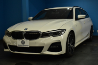 BMW 3シリーズ 330iﾂｰﾘﾝｸﾞ Mｽﾎﾟｰﾂ 高出力 ｲﾉﾍﾞｰｼｮﾝ&ﾊｲﾗｲﾝ&ｻｳﾝﾄﾞ＆ｺﾝﾌｫｰﾄP ﾚｰｻﾞｰLEDﾗｲﾄ ﾋｰﾀｰ付黒革 ACC HUD 19AW Mｽﾎﾟｰﾂﾌﾞﾚｰｷ ﾊﾟｰｷﾝｸﾞｱｼｽﾄ+ 全周囲ｶﾒﾗ ｼﾞｪｽﾁｬｰC対応ﾀｯﾁﾊﾟﾈﾙﾅﾋﾞ ｱｯﾌﾟﾙｶｰﾌﾟﾚｲ 電動Rｹﾞｰﾄ ﾜｲﾔﾚｽ充電2年保証