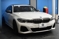 BMW 3シリーズ M340i Xﾄﾞﾗｲﾌﾞ ﾂｰﾘﾝｸﾞ ｲﾉﾍﾞｰｼｮﾝP ﾊﾟﾉﾗﾏｻﾝﾙｰﾌ KW車高調 M Performanceｶｰﾎﾞﾝｲﾝﾃﾘｱ ｲﾉﾍﾞｰｼｮﾝP ﾋｰﾀｰ付黒革 ACC HUD ﾚｰｻﾞｰLEDﾗｲﾄ ﾚｲｽﾞ19AW ｼﾞｪｽﾁｬｰC付ﾀｯﾁﾊﾟﾈﾙﾅﾋﾞ全周囲ｶﾒﾗ駐車ｱｼｽﾄ ﾊｰﾏﾝｶｰﾄﾞﾝ 車線変更&逸脱警告 2年保証