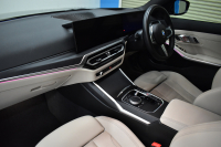 BMW 3シリーズ 320d Xﾄﾞﾗｲﾌﾞ Mｽﾎﾟｰﾂ ｺﾝﾌｫｰﾄP 4WD LCI後期 新車保証R8年4月迄 ｶｰﾌﾞﾄﾞﾃﾞｨｽﾌﾟﾚｲ ﾋｰﾀｰ付白革 LEDﾍｯﾄﾞﾗｲﾄ 19AW Pｱｼｽﾄﾌﾟﾗｽ 3Dﾋﾞｭｰ全周囲ｶﾒﾗ BMWﾗｲﾌﾞｺｯｸﾋﾟｯﾄ ｱｯﾌﾟﾙｶｰﾌﾟﾚｲ  ACC HUD 車線変更&逸脱&歩行者警告 KW車高調 2年保証
