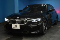 BMW 3シリーズ 320d Xﾄﾞﾗｲﾌﾞ Mｽﾎﾟｰﾂ ｺﾝﾌｫｰﾄP 4WD LCI後期 新車保証R8年4月迄 ｶｰﾌﾞﾄﾞﾃﾞｨｽﾌﾟﾚｲ ﾋｰﾀｰ付白革 LEDﾍｯﾄﾞﾗｲﾄ 19AW Pｱｼｽﾄﾌﾟﾗｽ 3Dﾋﾞｭｰ全周囲ｶﾒﾗ BMWﾗｲﾌﾞｺｯｸﾋﾟｯﾄ ｱｯﾌﾟﾙｶｰﾌﾟﾚｲ  ACC HUD 車線変更&逸脱&歩行者警告 KW車高調 2年保証