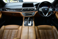 BMW 7シリーズ 740i Mｽﾎﾟｰﾂ ｻﾝﾙｰﾌ ﾚｰｻﾞｰLEDﾍｯﾄﾞﾗｲﾄ 前席ﾏｯｻｰｼﾞ全席ﾋｰﾀｰ&ﾍﾞﾝﾁﾚｰｼｮﾝ付茶革 ACC HUD ﾊｰﾏﾝｶｰﾄﾞﾝ ﾀｯﾁﾊﾟﾈﾙﾅﾋﾞ3Dﾋﾞｭｰﾌﾙｾｸﾞ LCW 液晶ﾒｰﾀｰ 20AW 車線逸脱&歩行者警告 衝突軽減ﾌﾞﾚｰｷ 電動ﾄﾗﾝｸ ﾃﾞｨｽﾌﾟﾚｲｷｰ 2年保証