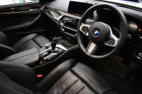 BMW 5シリーズ 530i Mｽﾎﾟｰﾂ 高出力ﾓﾃﾞﾙ ﾊｲﾗｲﾝP 型式変更後ﾓﾃﾞﾙ「ABA-JR20」 全席ﾋｰﾀｰ付黒革 全面液晶ﾒｰﾀｰ LEDﾍｯﾄﾞﾗｲﾄ 追従ACC HUD 車線変更&逸脱警告 衝突軽減B ﾀｯﾁﾊﾟﾈﾙ対応iﾄﾞﾗｲﾌﾞHDDﾅﾋﾞﾌﾙｾｸﾞ 全周囲ｶﾒﾗ3Dﾋﾞｭｰ Bｶﾒﾗ 電動ﾄﾗﾝｸ 19AW 2年保証