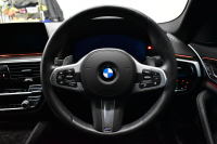 BMW 5シリーズ 530i Mｽﾎﾟｰﾂ 高出力ﾓﾃﾞﾙ ﾊｲﾗｲﾝP 型式変更後ﾓﾃﾞﾙ「ABA-JR20」 全席ﾋｰﾀｰ付黒革 全面液晶ﾒｰﾀｰ LEDﾍｯﾄﾞﾗｲﾄ 追従ACC HUD 車線変更&逸脱警告 衝突軽減B ﾀｯﾁﾊﾟﾈﾙ対応iﾄﾞﾗｲﾌﾞHDDﾅﾋﾞﾌﾙｾｸﾞ 全周囲ｶﾒﾗ3Dﾋﾞｭｰ Bｶﾒﾗ 電動ﾄﾗﾝｸ 19AW 2年保証