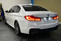 BMW 5シリーズ 530i Mｽﾎﾟｰﾂ 高出力ﾓﾃﾞﾙ ﾊｲﾗｲﾝP 型式変更後ﾓﾃﾞﾙ「ABA-JR20」 全席ﾋｰﾀｰ付黒革 全面液晶ﾒｰﾀｰ LEDﾍｯﾄﾞﾗｲﾄ 追従ACC HUD 車線変更&逸脱警告 衝突軽減B ﾀｯﾁﾊﾟﾈﾙ対応iﾄﾞﾗｲﾌﾞHDDﾅﾋﾞﾌﾙｾｸﾞ 全周囲ｶﾒﾗ3Dﾋﾞｭｰ Bｶﾒﾗ 電動ﾄﾗﾝｸ 19AW 2年保証