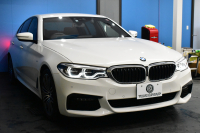 BMW 5シリーズ 530i Mｽﾎﾟｰﾂ 高出力ﾓﾃﾞﾙ ﾊｲﾗｲﾝP 型式変更後ﾓﾃﾞﾙ「ABA-JR20」 全席ﾋｰﾀｰ付黒革 全面液晶ﾒｰﾀｰ LEDﾍｯﾄﾞﾗｲﾄ 追従ACC HUD 車線変更&逸脱警告 衝突軽減B ﾀｯﾁﾊﾟﾈﾙ対応iﾄﾞﾗｲﾌﾞHDDﾅﾋﾞﾌﾙｾｸﾞ 全周囲ｶﾒﾗ3Dﾋﾞｭｰ Bｶﾒﾗ 電動ﾄﾗﾝｸ 19AW 2年保証