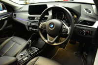 BMW X1 Xdrive18d Xﾗｲﾝ LCI後期 ﾌｪｲｽﾘﾌﾄ後 令和7年5月迄新車保証 4WD ｱﾄﾞﾊﾞﾝｽﾄﾞｱｸﾃｨﾌﾞｾｰﾌﾃｨ&ﾊｲﾗｲﾝ&ｺﾝﾌｫｰﾄP 追従ACC ﾋｰﾀｰ付電動黒革 LEDﾍｯﾄﾞﾗｲﾄ 18AW 車線逸脱&歩行者警告 衝突軽減B ﾀｯﾁﾊﾟﾈﾙﾅﾋﾞ Bｶﾒﾗ 前後PDC 駐車ｱｼｽﾄ 電動Rｹﾞｰﾄ ｽﾏｰﾄｷｰ  2年保証