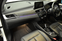 BMW X1 Xdrive18d Xﾗｲﾝ LCI後期 ﾌｪｲｽﾘﾌﾄ後 令和7年5月迄新車保証 4WD ｱﾄﾞﾊﾞﾝｽﾄﾞｱｸﾃｨﾌﾞｾｰﾌﾃｨ&ﾊｲﾗｲﾝ&ｺﾝﾌｫｰﾄP 追従ACC ﾋｰﾀｰ付電動黒革 LEDﾍｯﾄﾞﾗｲﾄ 18AW 車線逸脱&歩行者警告 衝突軽減B ﾀｯﾁﾊﾟﾈﾙﾅﾋﾞ Bｶﾒﾗ 前後PDC 駐車ｱｼｽﾄ 電動Rｹﾞｰﾄ ｽﾏｰﾄｷｰ  2年保証