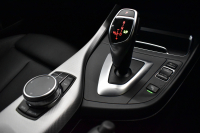 BMW 2シリーズ M240i LCI後期 直6ﾀｰﾎﾞ 340馬力 LEDﾍｯﾄﾞﾗｲﾄ 追従ACC ﾋｰﾀｰ付黒革 ﾀｯﾁﾊﾟﾈﾙiﾄﾞﾗｲﾌﾞHDDﾅﾋﾞ Bｶﾒﾗ 前後PDC 可変Mｻｽ 大型ﾌﾞﾚｰｷｼｽﾃﾑ 車線逸脱&歩行者警告 衝突軽減ﾌﾞﾚｰｷ 18AW ﾊﾟﾄﾞﾙｼﾌﾄ 2年保証